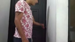 mi vecina me pide prestado dinero y me paga con sexo