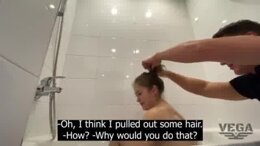 DAD COULDN&rsquo;T RESIST WHEN HE WASHED HIS DAUGHTER