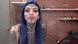 Australian beauty Amber Luke gets a new nose tattoo